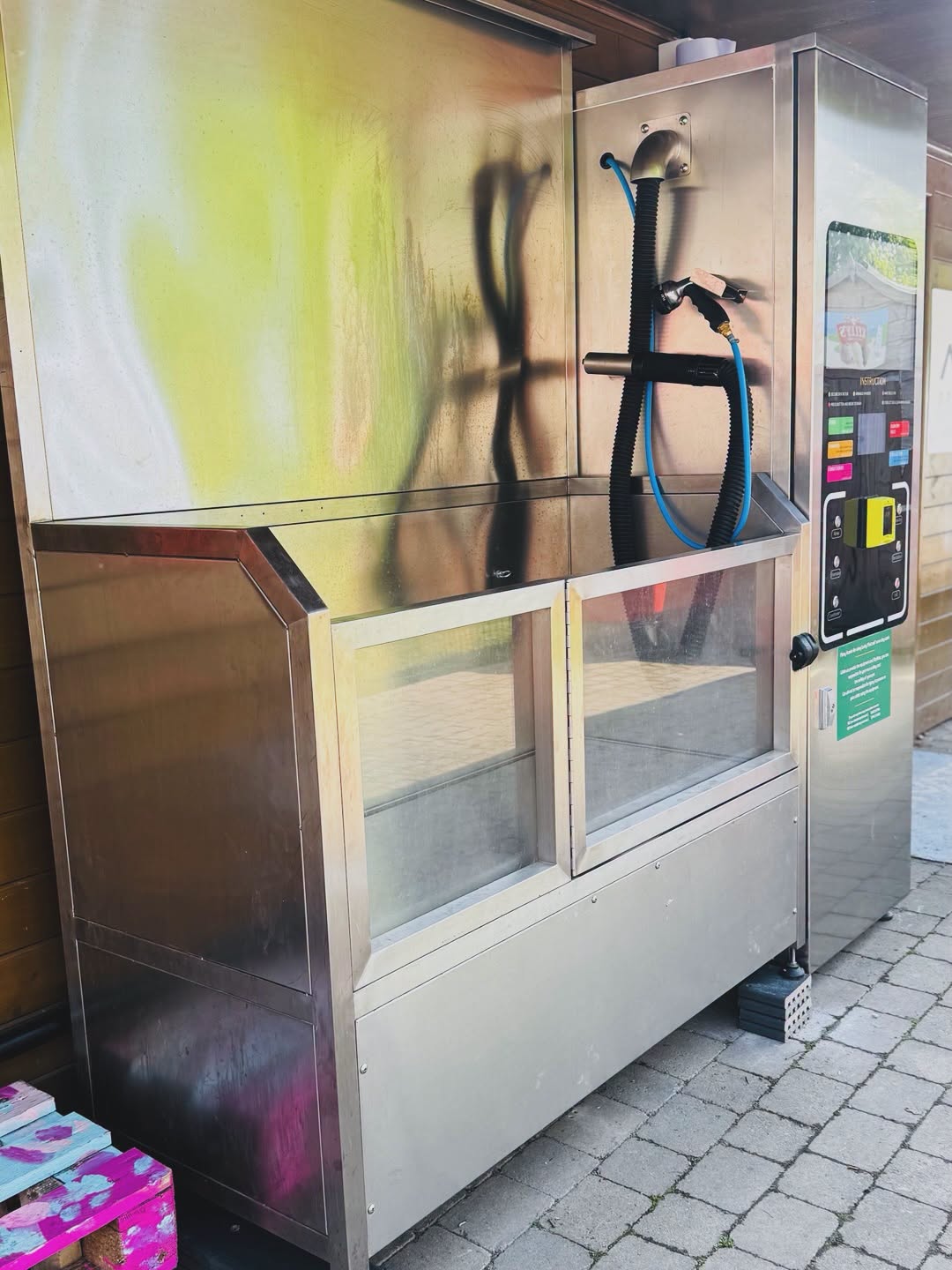 Close-up of the Lucky Mutt self-service dog wash machine